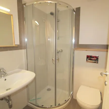 Roza Nest Two Bedrooms And Two Bathrooms Апартаменты